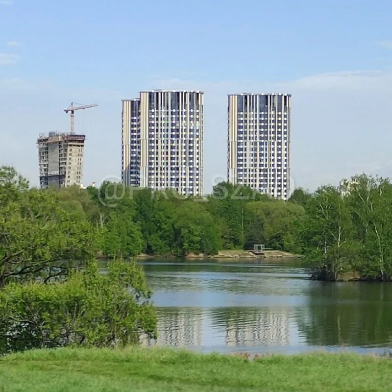 Жк живой родник вид сверху. Улыбка строгино. Митино строгино. Митино строгино. Павшинская пойма.