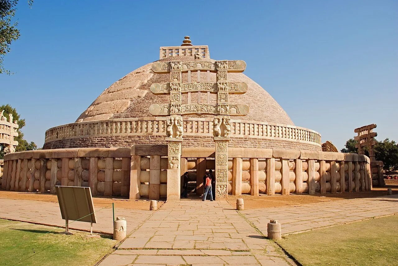 Unesco heritage site. Ступа в Санчи Индия. Храм Санчи Индия. Храм большая ступа в Индии. Большая ступа в Санчи. 3 В. до н. э..