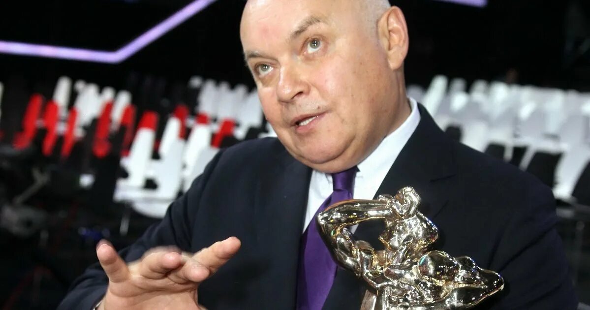 Куда делся ведущий программы вести недели