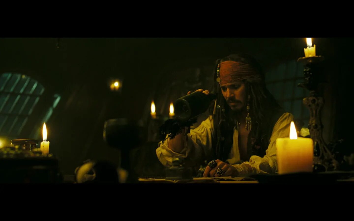 Пираты Карибского моря Ром. Пираты Карибского моря Джек с ромом. Капитан Джек Воробей пьет Ром. Пираты пьют ром