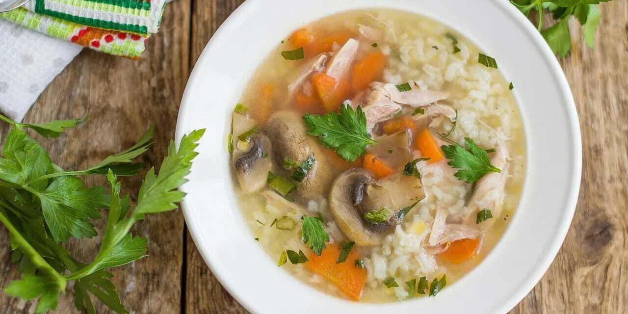 Курино грибной суп. Грибной суп с рисом. Похлебка с индейкой и грибами. Рисовый грибной суп. Суп курица с грибами и картошкой