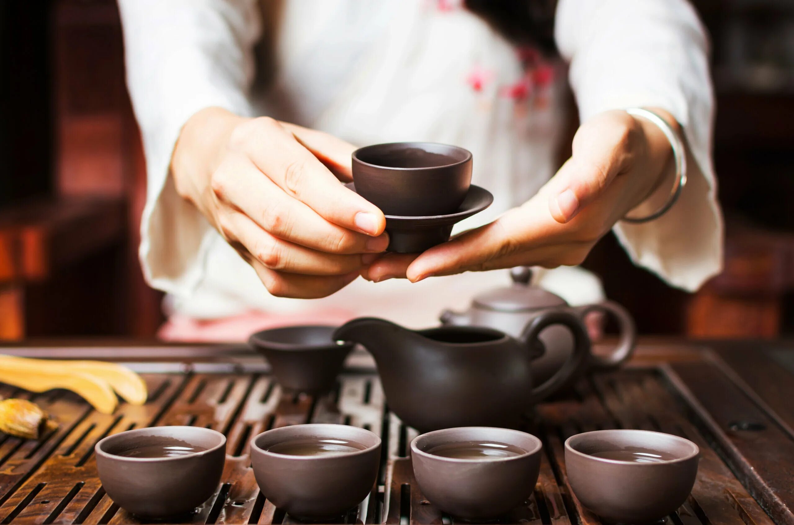 Суть чайной церемонии. Чайная церемония в Китае. Гунфу ча церемония. Китайская церемония чаепития. Чайные традиции Китая.