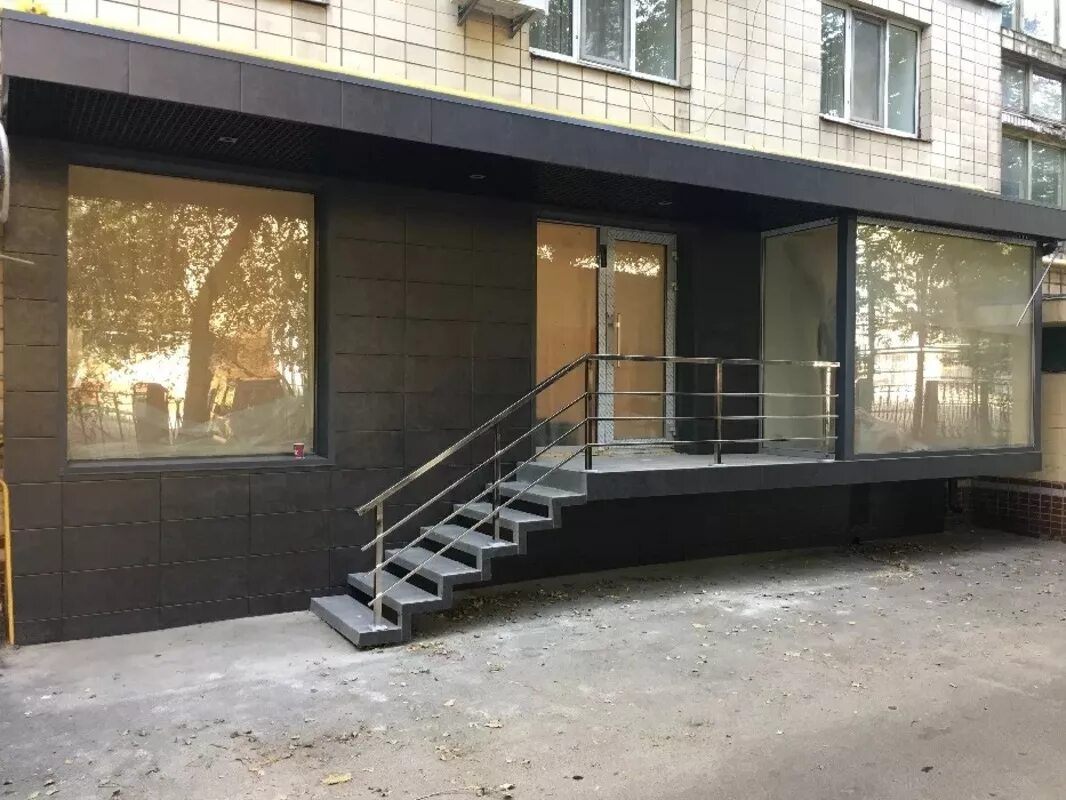 1. нежилое помещение на первых этажах. чита ул инструментальная 2. город заозерный красноярского края улица карла маркса 11. нежилое помещение.