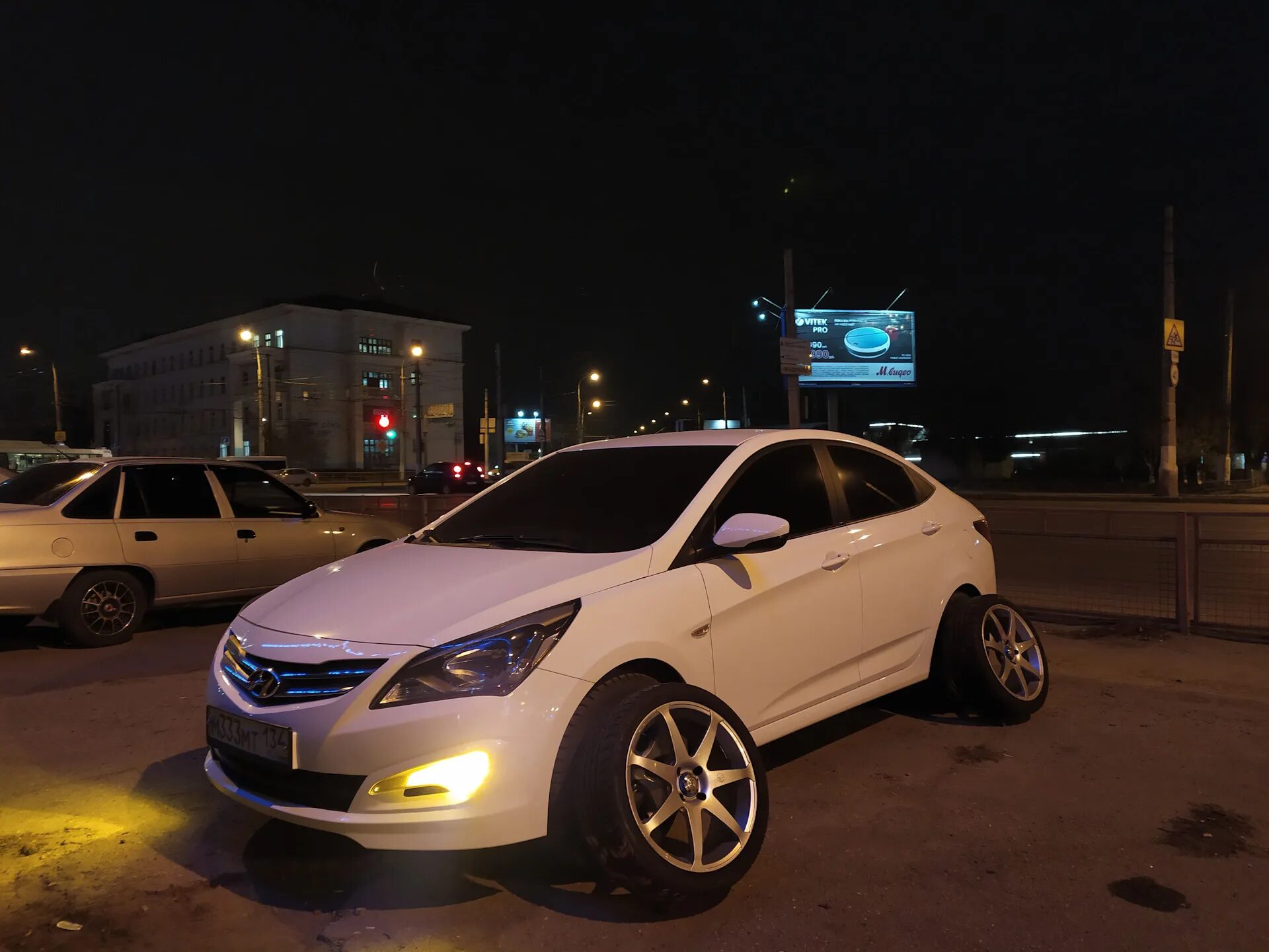 Solaris hyundai на р16. Et40 солярис r17. Hyundai solaris r17. Солярис на 17 дисках. Solaris hyundai хэтчбек белый r17 вертушки.