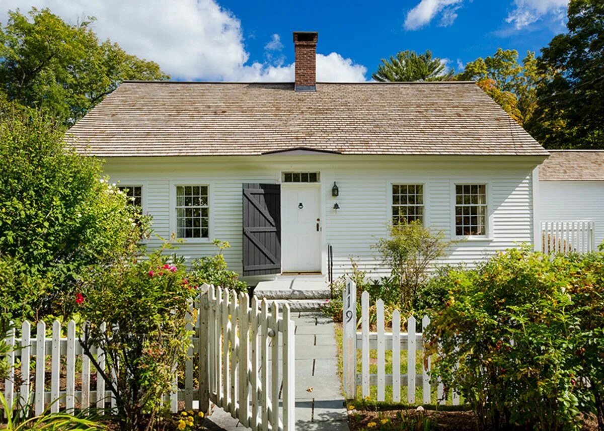 Cape Cod House. Английский дом фото. Typical English House. Нью-Хэмпшир дом Брук Астор. House regions