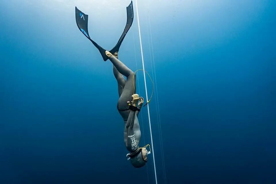 A freediver doesn t use an air