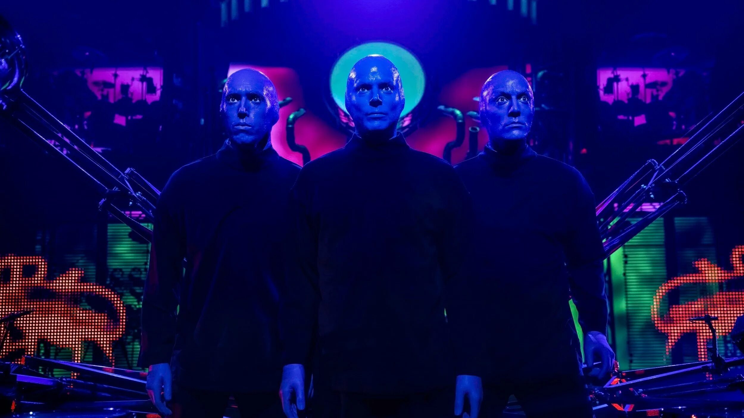 Группа Blue man Group. Blue man Group солистка. Blue man Group шоу. Блю мен групп фото. Группа голубых мужчин