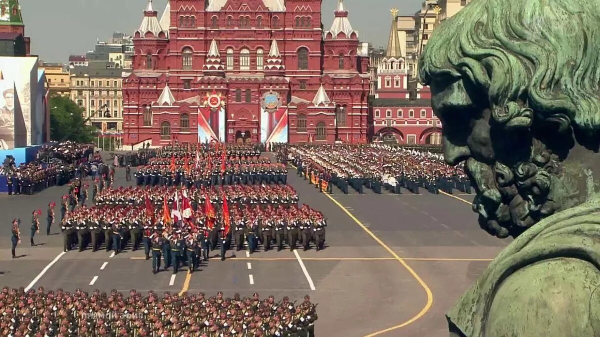 Видео парада победы в москве. Парад Победы на красной площади в Москве. Парад на 9 мая в Москве на красной площади. 9 Мая парад Победы в Москве. Парад Победы 1945 мавзолей.