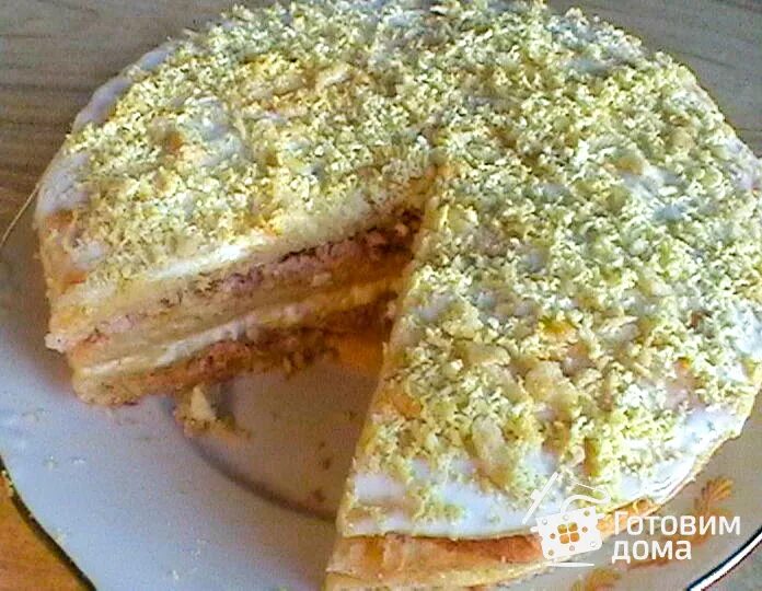 Закусочный торт из слоеного теста фото. Слоёный торт с рыбной консервой. Наполеон с рыбной консервой. Пирог наполеон закусочный с консервой. Рецепт рыбного торта из вафельных коржей.