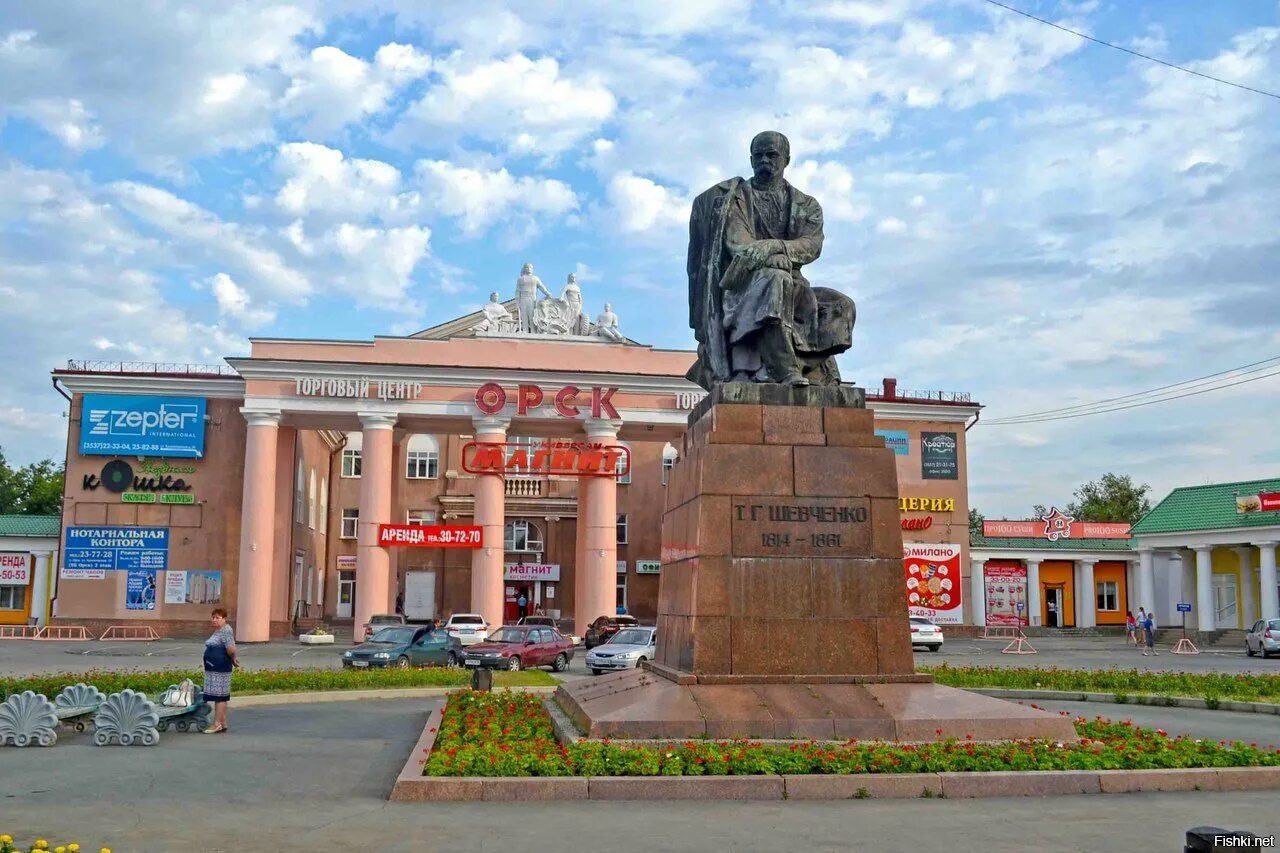 Памятник Шевченко в Орске. Памятник Шевченко г. Орск. Памятник в Орске Шевченко т.г.. Памятник тарасу шевченко орск