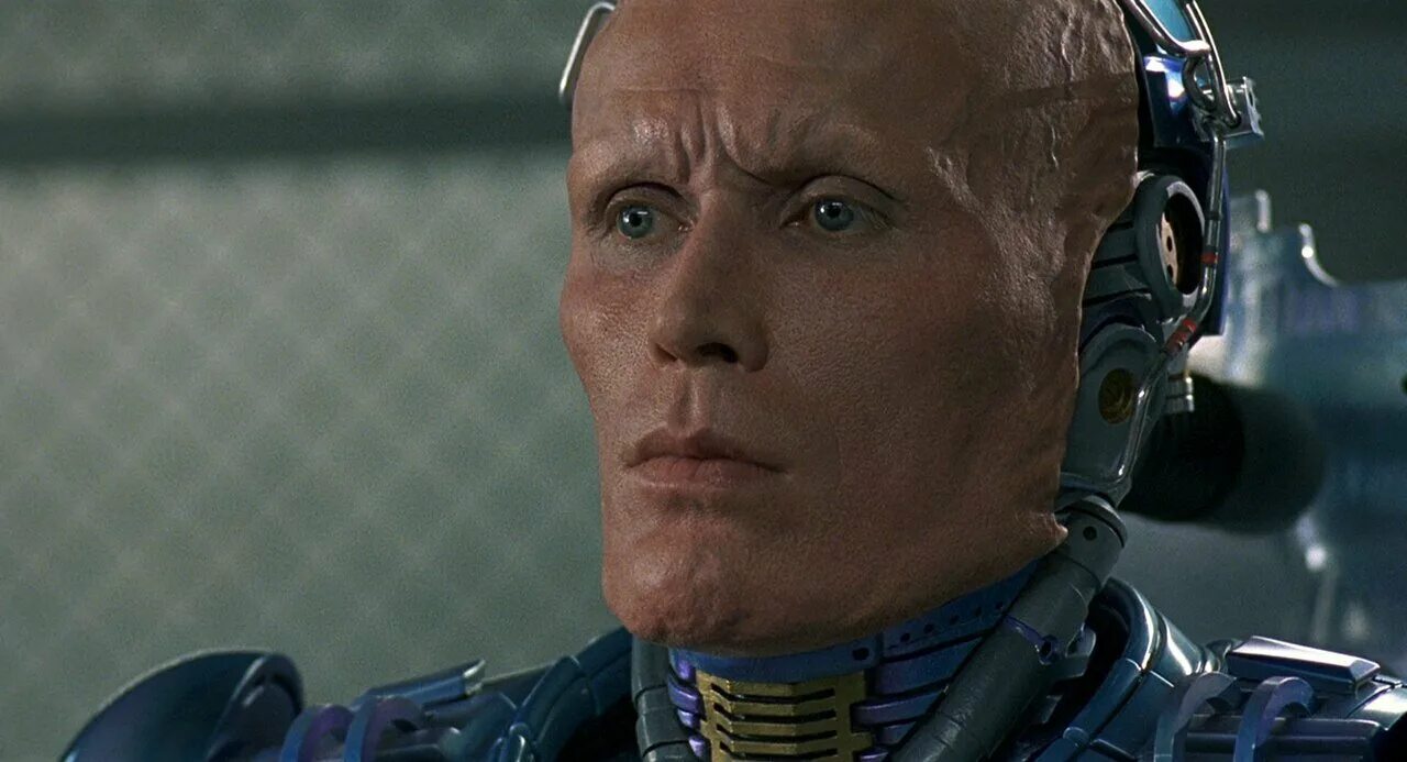 Алекс мерфи питер уэллер робокоп. Мерфи робокоп без шлема. Алекс мерфи робокоп. Сыграл робокопа. Робокоп хот тойс.