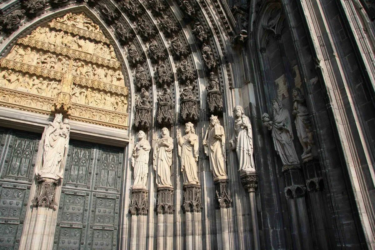 архитектор кельнского собора продал душу