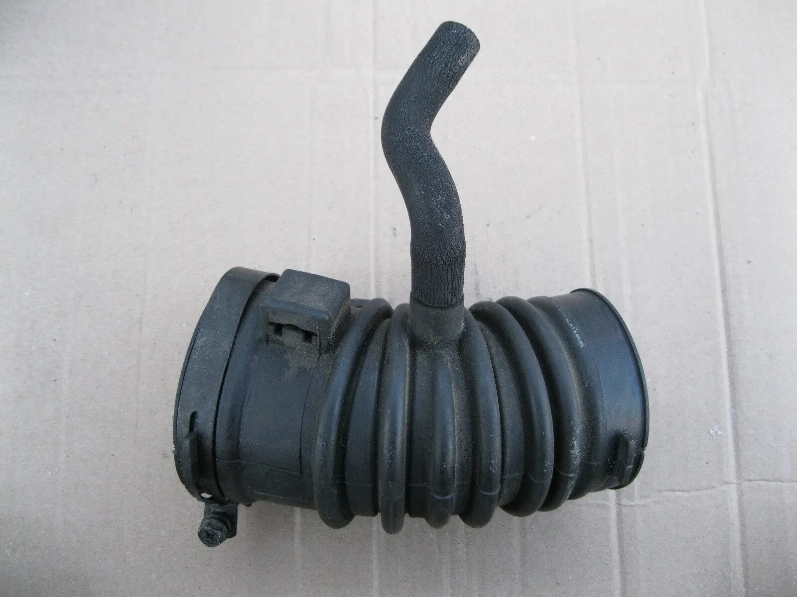 Гофра воздушного фильтра кседос 9. Гофра мазда 3 2. 0 bk. Гофра глушителя мазда 6 gg. Гофра мазда 6.