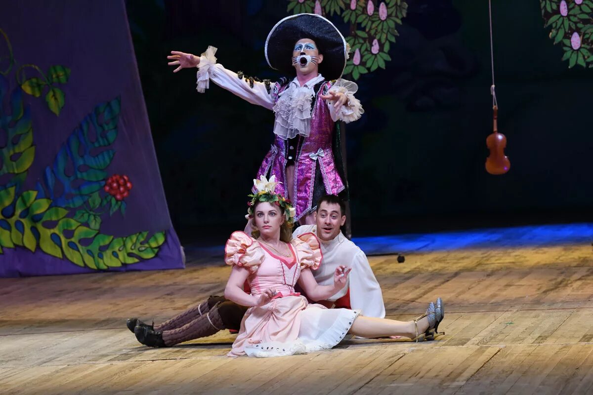 Кот в сапогах музыкальный спектакль. Кот в сапогах музыкальный спектакль. Кот в сапогах мюзикл для детей. Мюзикл кот в сапогах. Театр оперетты спектакли.