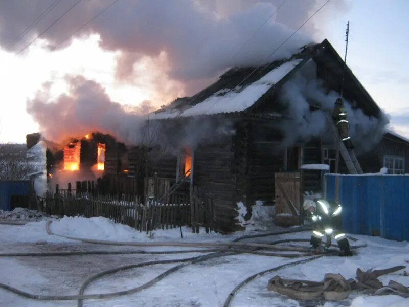 Вчера и сегодня дом. Пожар в Коротаево Глазовский Удмуртской. Пожар в Глазовском районе в субботу. Пожар в Глазове. Пожар в Дебесах в 2003.