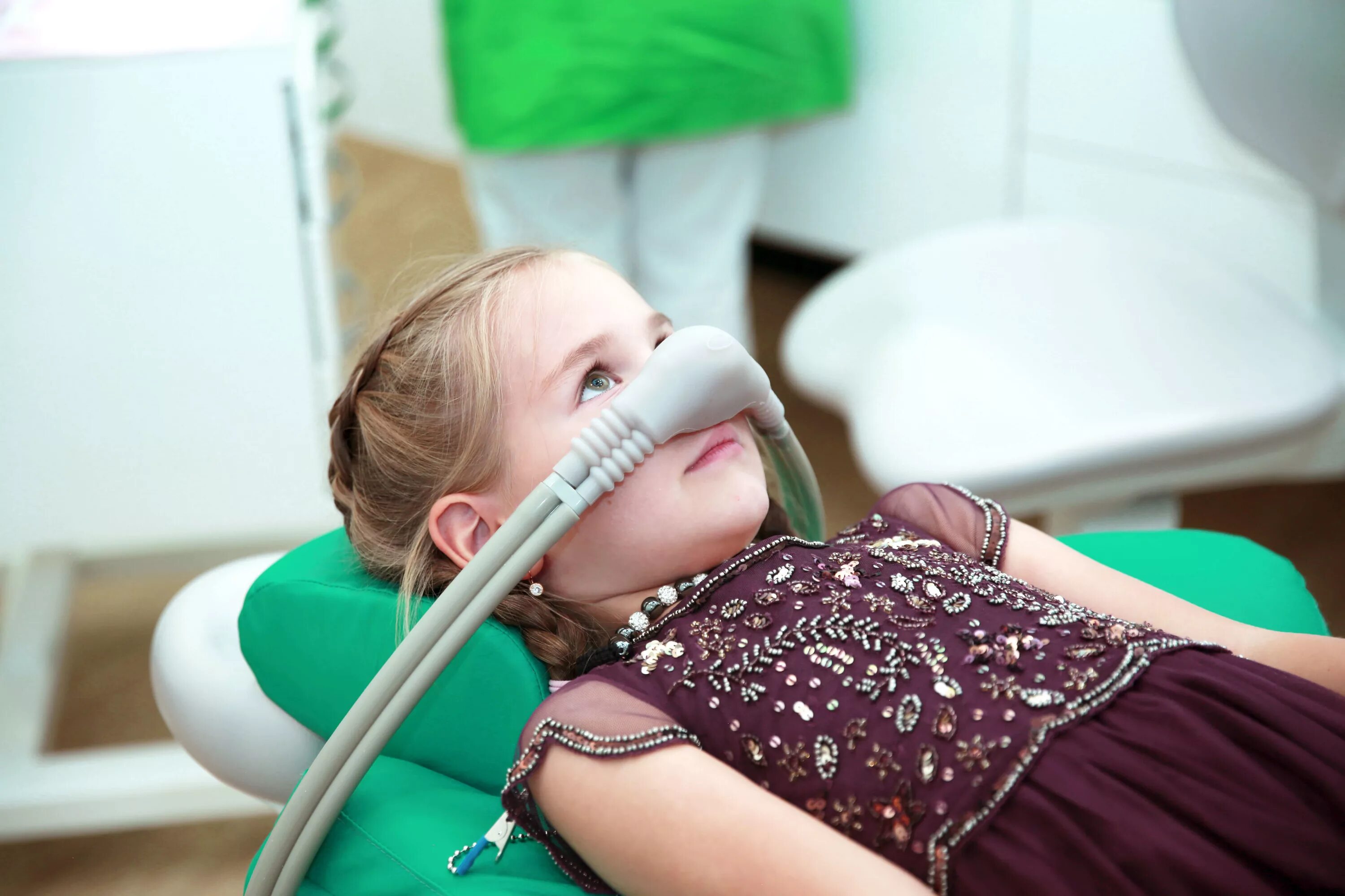 Ребенок 3 года наркоз. Седация под закись азота в стоматологии. Закись азота-кислородная седация. Седация в стоматологии для детей.