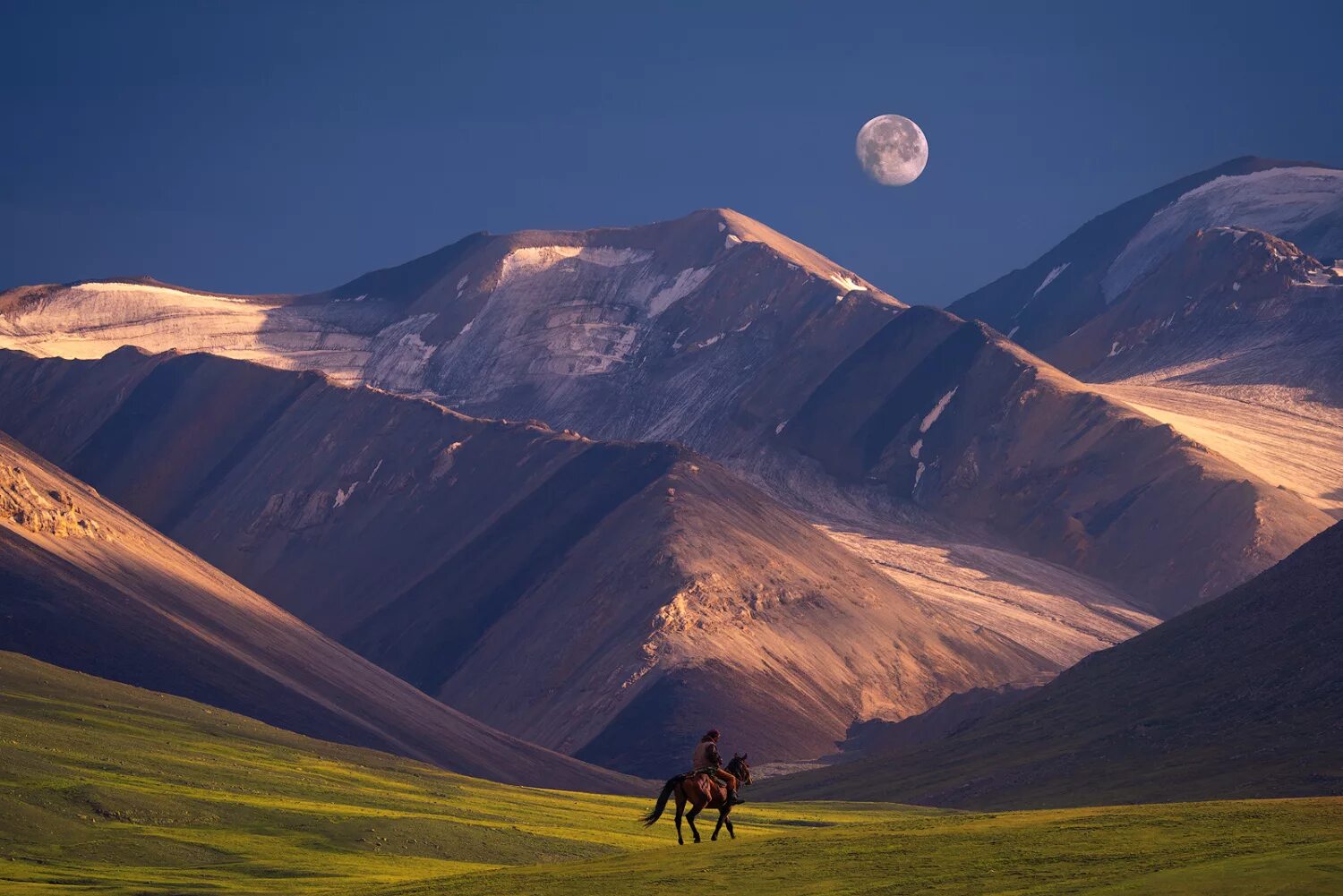 Природные страны казахстана. Манас гора Киргизия. Киргизия горы Долина Арашан. Киргизия и Кыргызстан. Киргизия Бишкек горы.