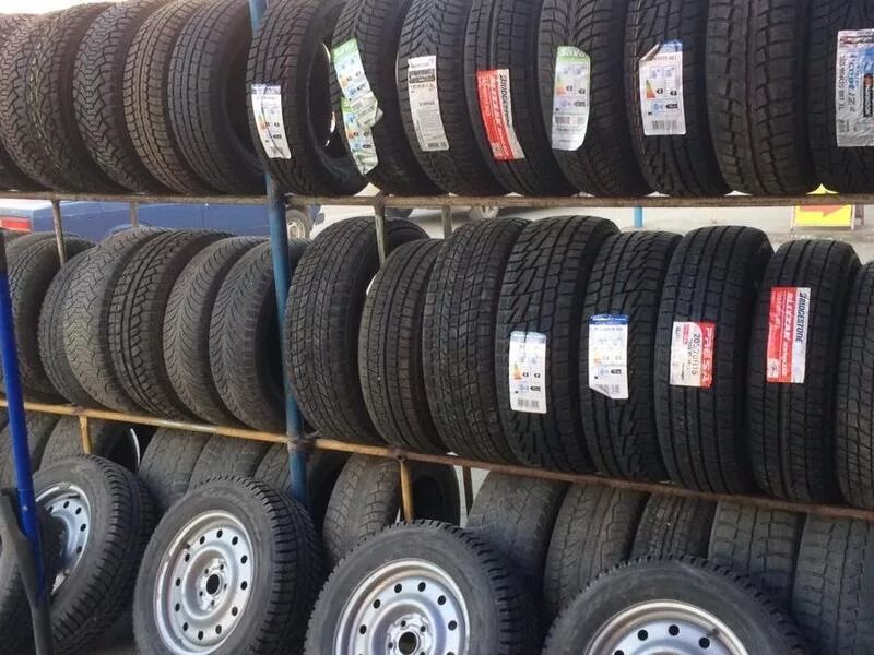 шины диски бу москва. шины б/у. бушные диски для машины. много колес. склад отработанных шин.