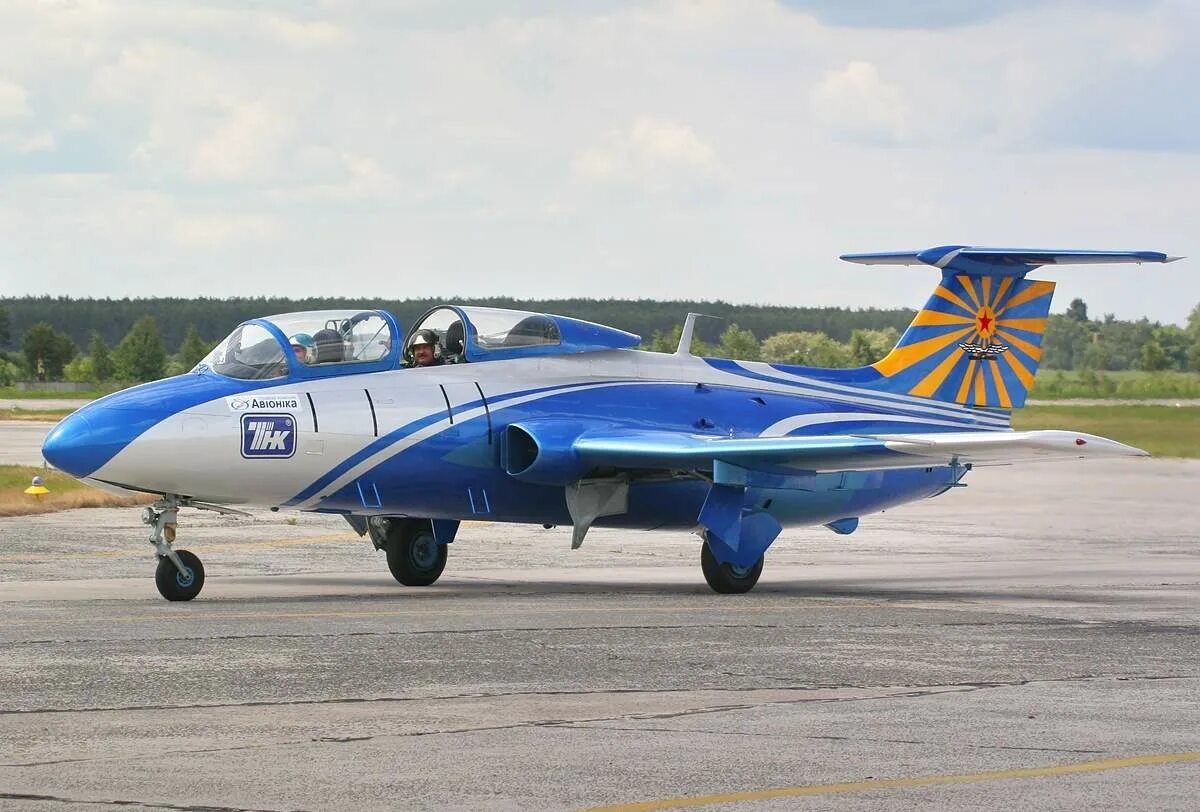 Aero l-29 Delfin. Л-29 Дельфин. Самолет Aero l-29 Delfin. Самолет Аэро л-29 Дельфин.