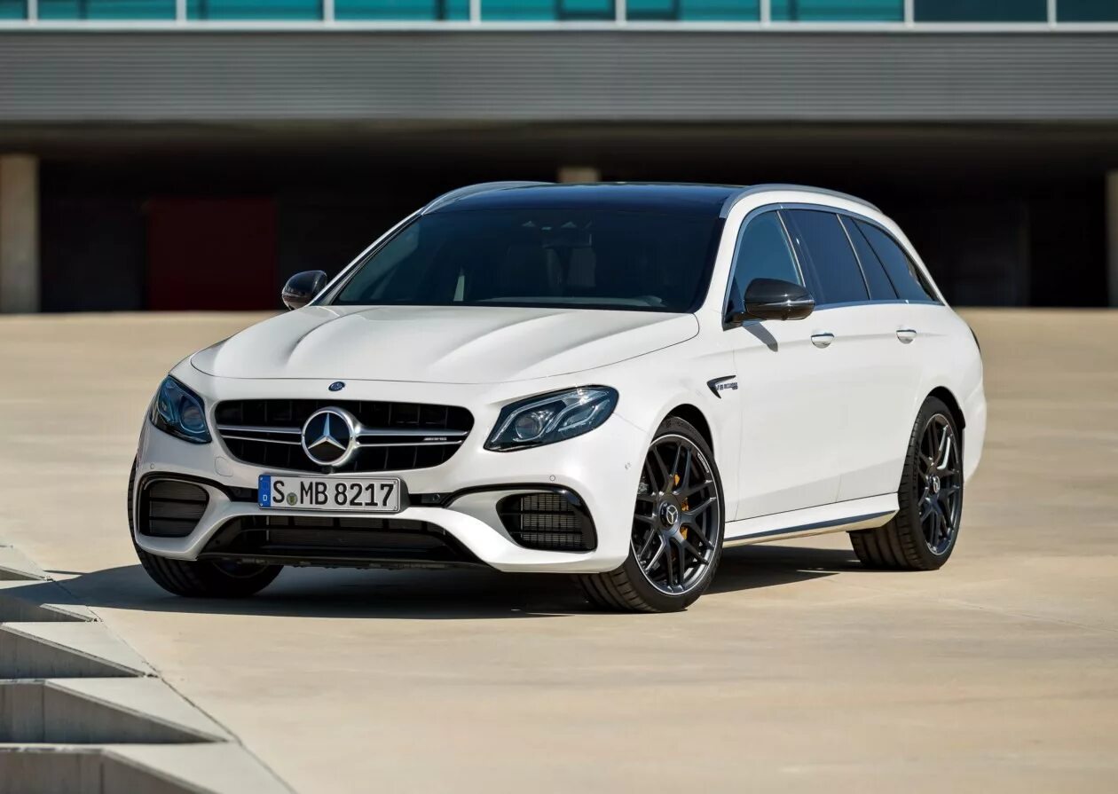 Mercedes e63s w213. Mercedes e63s AMG w213. Mercedes e63 AMG. Mercedes Benz e63 AMG универсал. Mercedes-AMG E 63 S 4matic+.