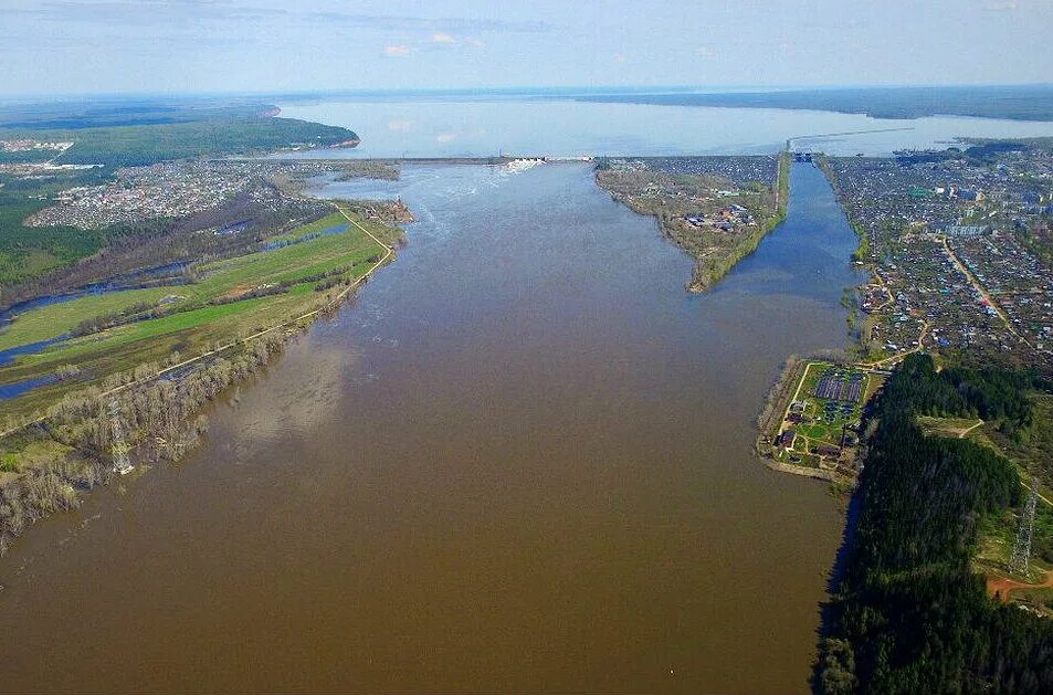 Каме 3 ое. Река Кама город Чайковский. Город Чайковский ГЭС. Воткинское водохранилище Пермский край. Город Чайковский с высоты птичьего полета.