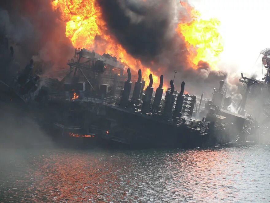 Глубоководный Горизонт катастрофа 2010. Взрыв нефтяной платформы Deepwater. Взрыв нефтяной платформы Deepwater Horizon 2010. Взрыв на нефтяной платформе Deepwater Horizon (20 апреля 2010). 15 апреля 2010
