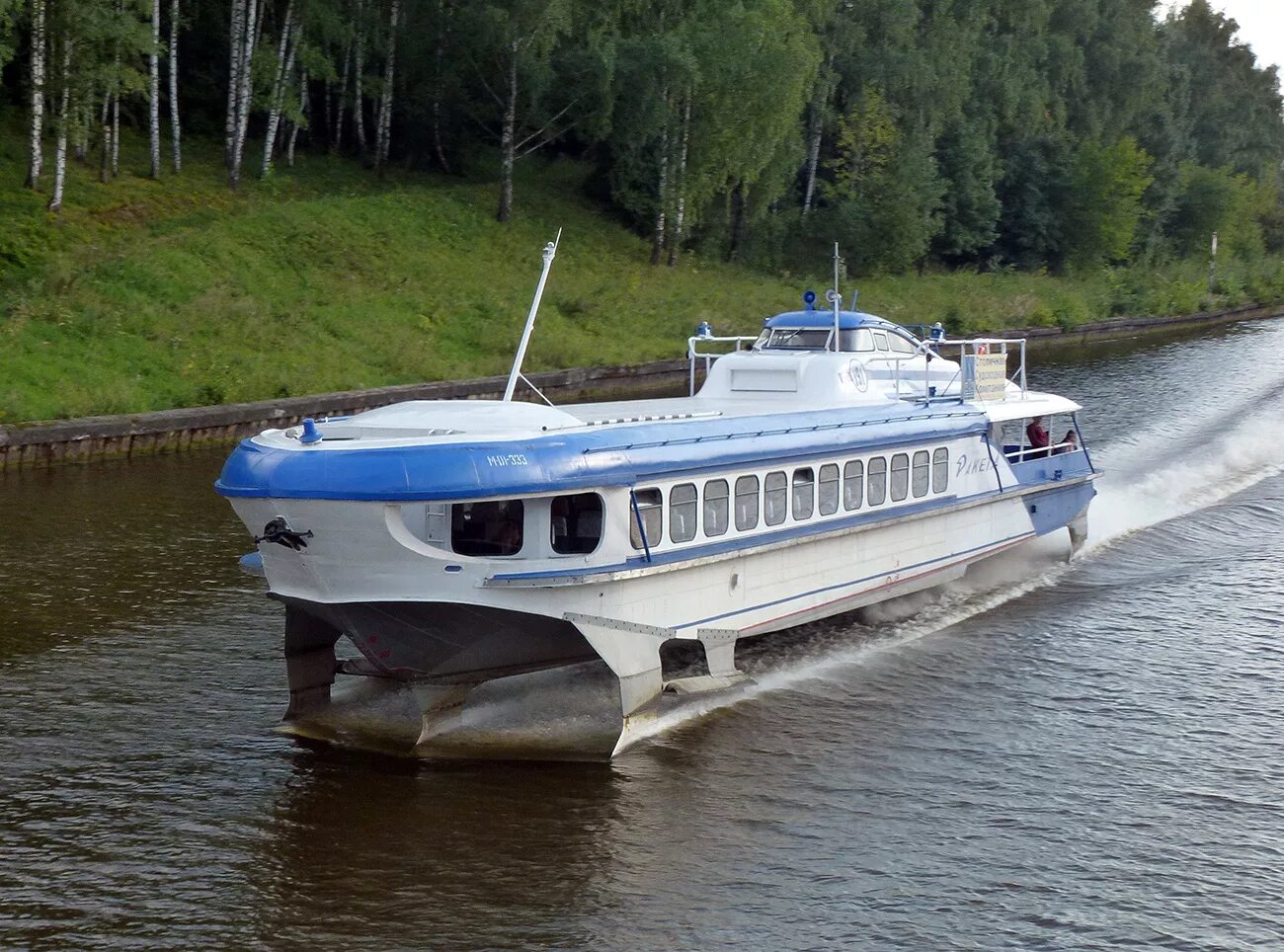 Водный транспорт н н. Речной теплоход ракета. Теплоход ракета Омск. Речной трамвайчик ракета. Речной трамвайчик Метеор.