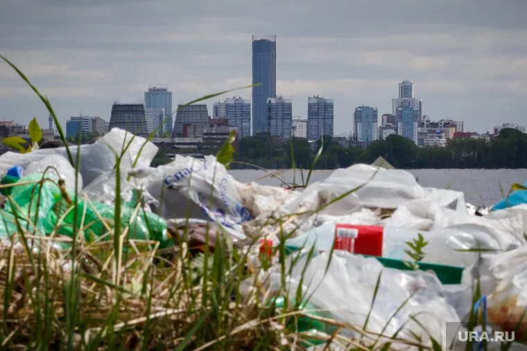 река исеть екатеринбург загрязнения. проблемы города екатеринбурга. экологические проблемы свердловской области. проблемы города екатеринбурга. завод в новотроицке оренбургской области.