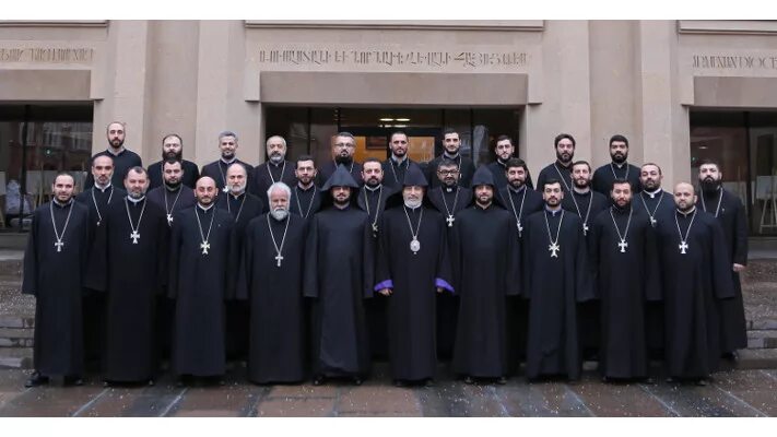 глава российской ново нахичеванской епархии. ново нахичеванская епархия. нахичеванская армянская духовная семинария. глава российской ново нахичеванской епархии. собрание высшего духовенства россии.