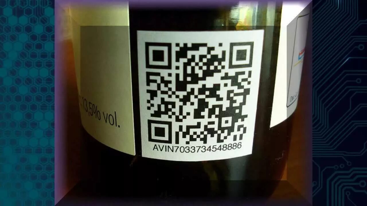 Qr код на коробке. QR код на товаре. QR коды на продуктах. QR код на упаковке продуктов. Этикетка с QR кодом.