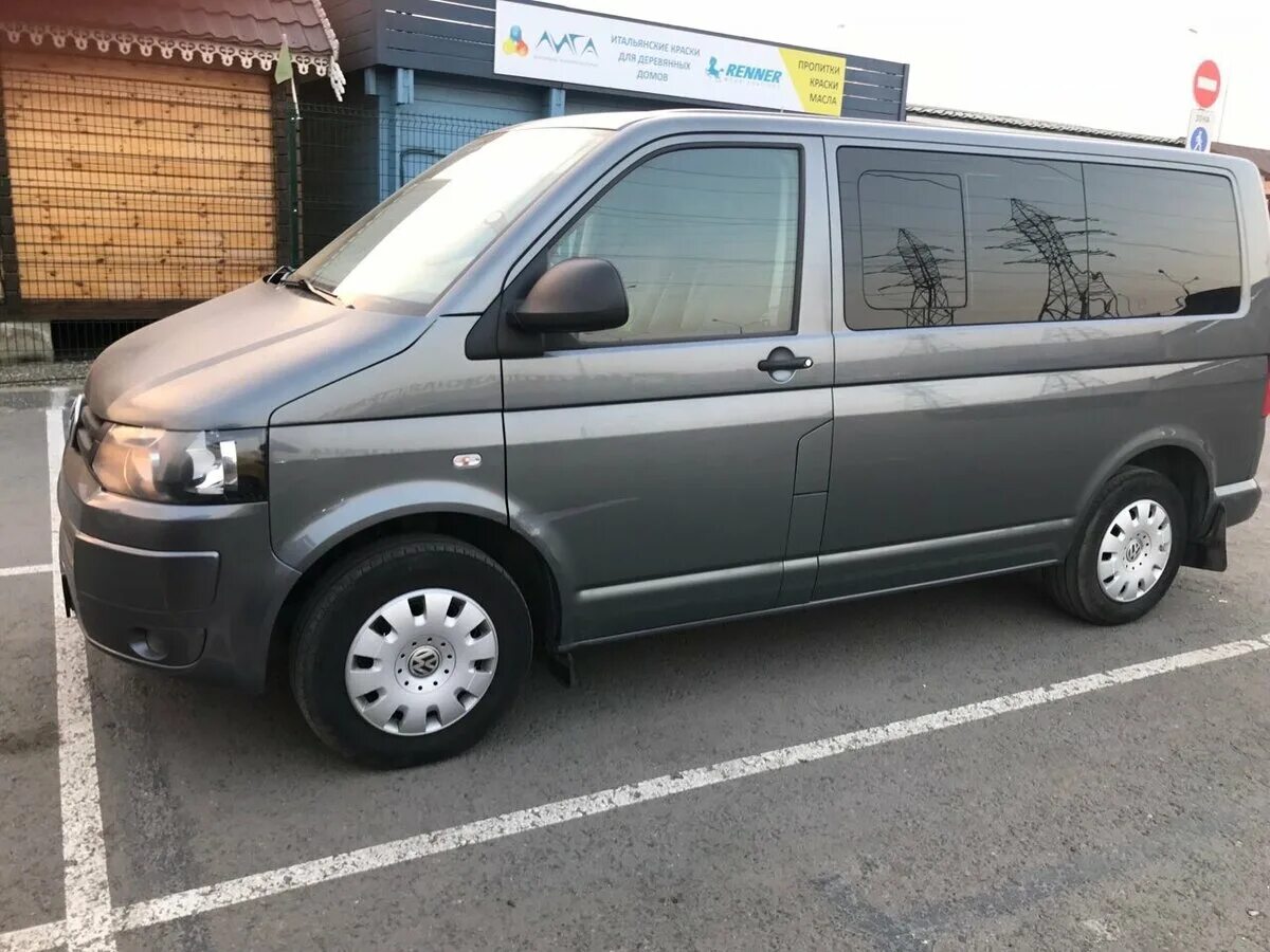 Фольксваген Каравелла 2011. Фольксваген Каравелла 2011 серый. Volkswagen Caravelle 8 местный. Фольксваген Каравелла 2011 года.