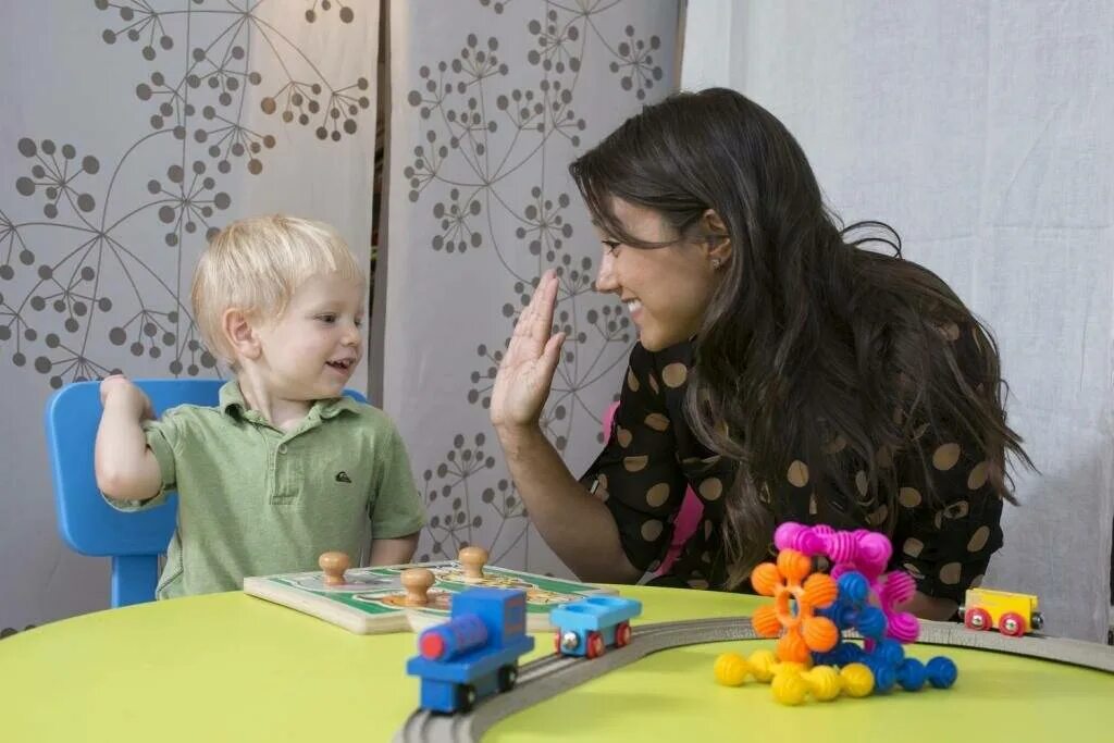 логопедическое пособие для детей. логопедический материал для дошкольников. занятие логопеда игрушки. занятия с логопедом в детском саду. занятия с логопедом с игрушкой.