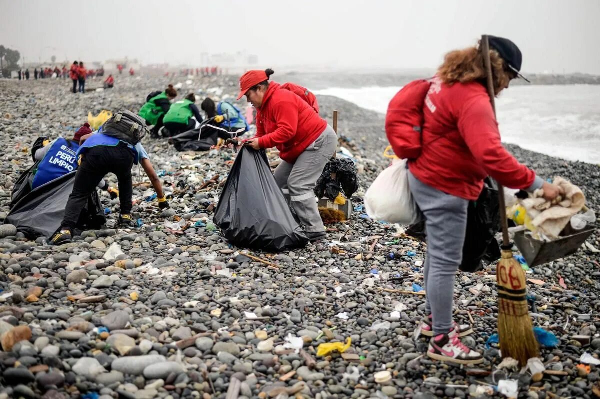 Polluted Beach and clean. Plastic pollution Definition. Clean polluted beautiful ugly. Cleaning polluted Land.