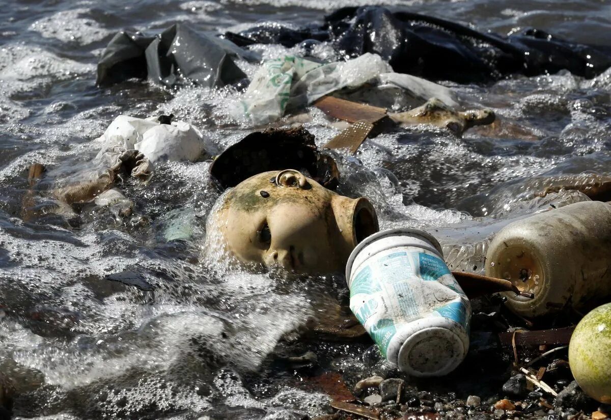 Грязная вода причины. Загрязнение воды. Загрязнение пресных вод. Экология загрязнение воды. Грязная вода.