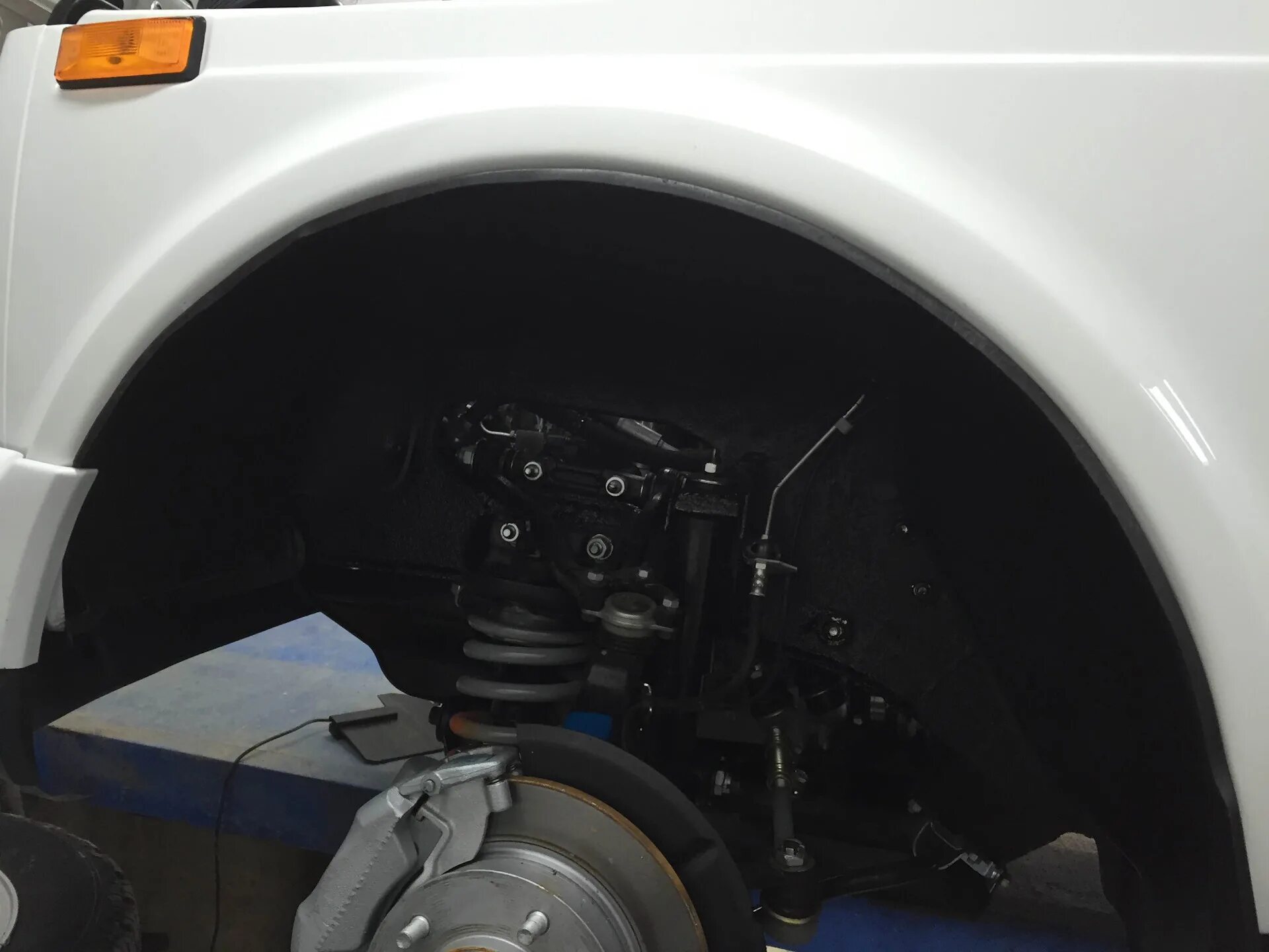 Подкрылки нива урбан. Подкрылки для нивы урбан без саморезов. Подкрылки 21214. Подкрылки урбан. Подкрылки без сверления на ниву 21214.