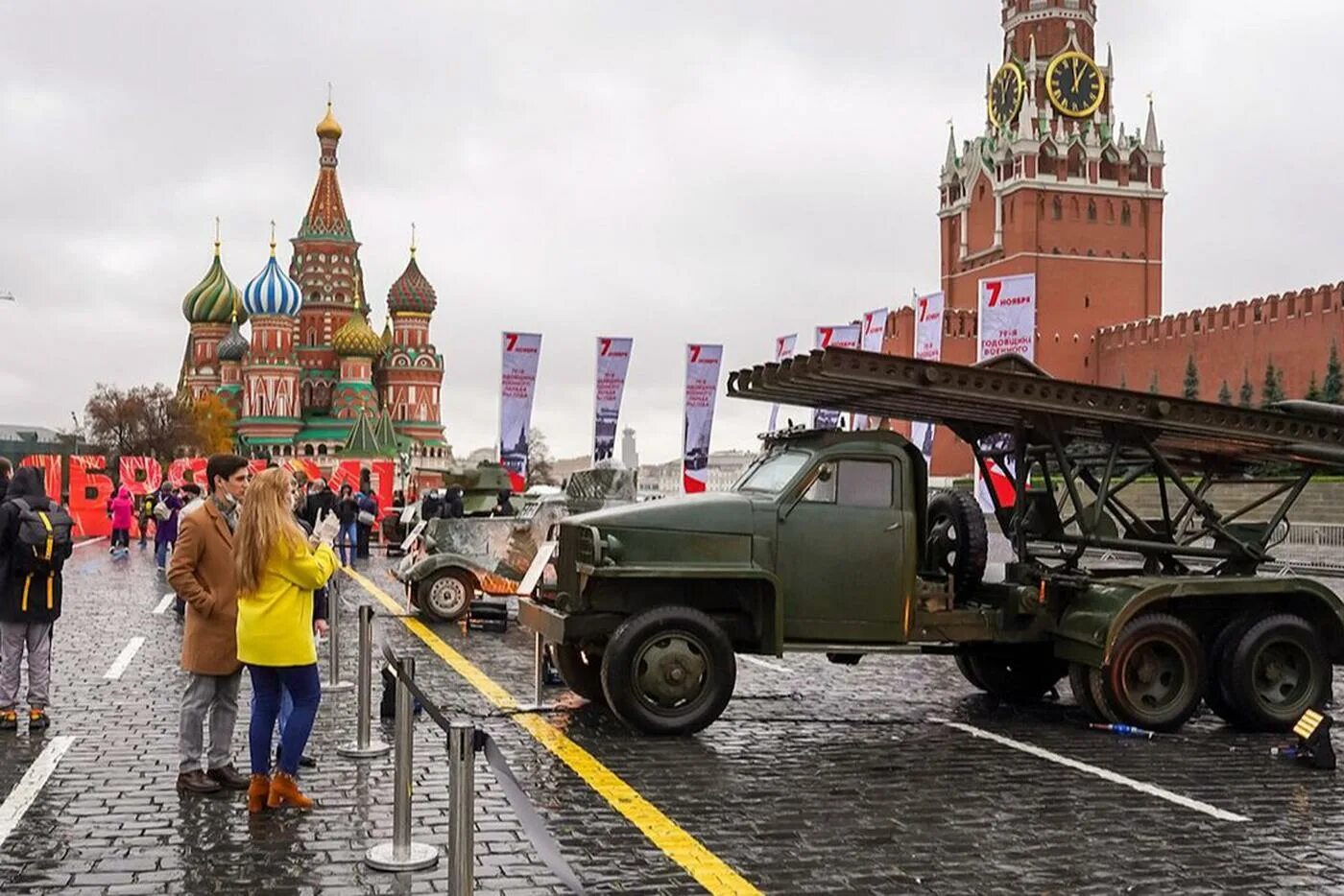 10 лет параду. Парад на красной площади 7 ноября 1941 года. Парад на красной площади ноябрь 1941. Интерактивный музей на красной площади 5-7 ноября. Красная площадь.