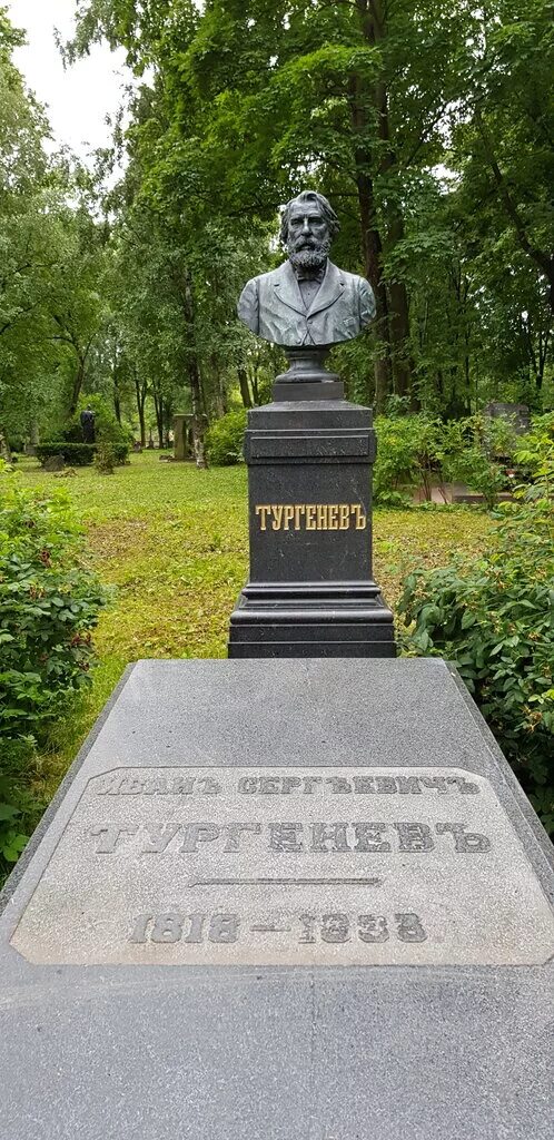 Тургенев похоронен в. Могила тургенева на волковском кладбище. Могила тургенева в петербурге. Могила тургенева на волковском кладбище. Могила тургенева на волковском кладбище.