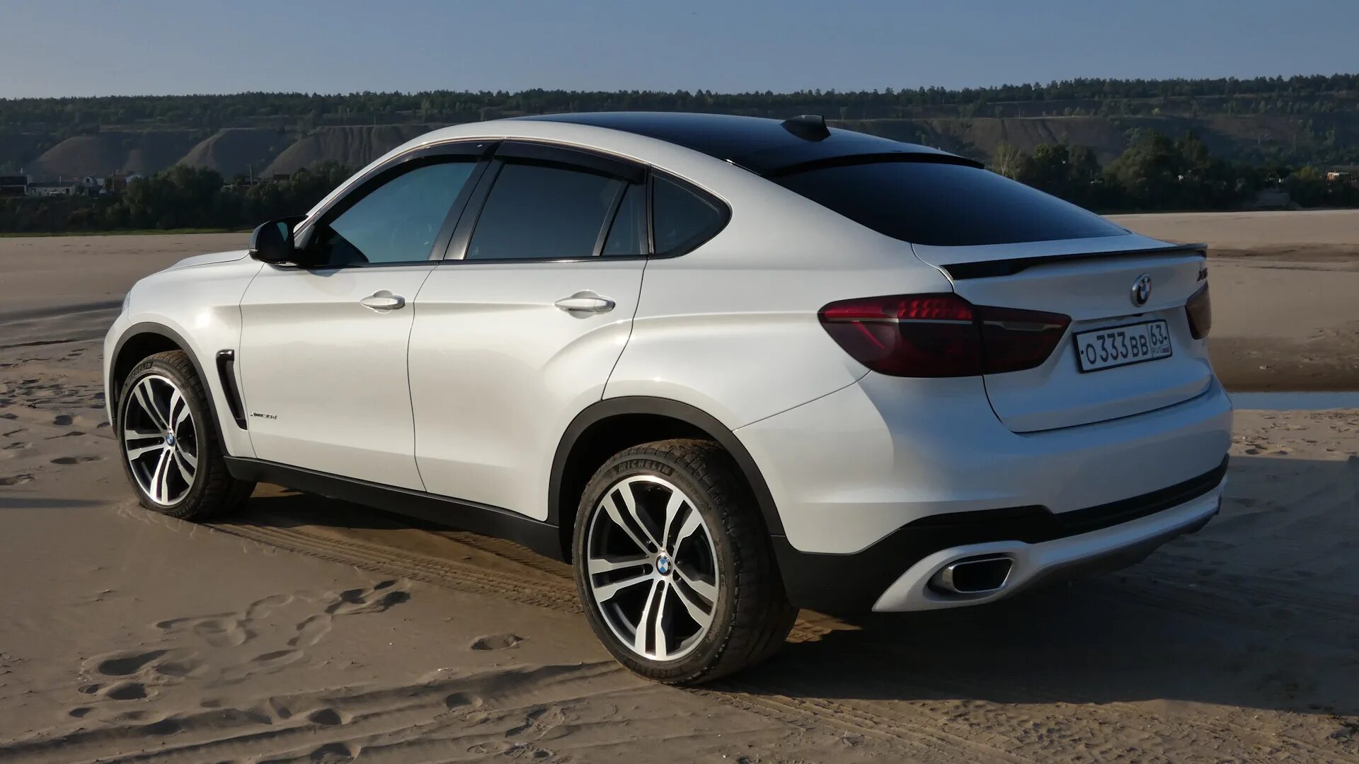 BMW x6 3. БМВ х6 белая 2021. BMW x6 2021 белый. БМВ х6 f16 дизель.