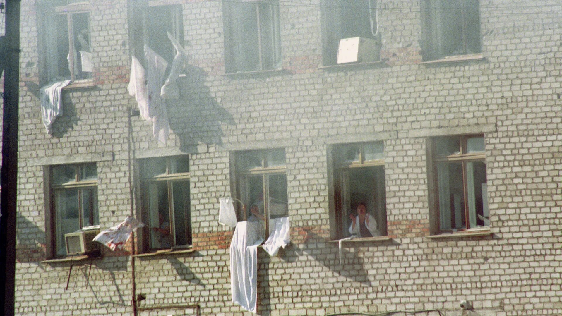 Нападение на буденновск. Захват заложников в Буденновске 1995. Террористический акт в будённовске (14—19 июня 1995). Буденновск 14 июня 1995 года. Штурм больницы в Буденновске 1995.