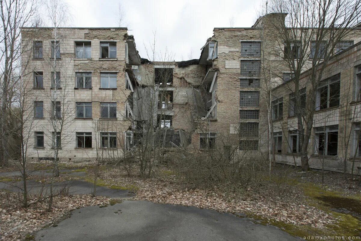Школа в чернобыле. Припять школа 1. школа номер 1 припять. припять разрушенная школа. школа номер 3 припять.
