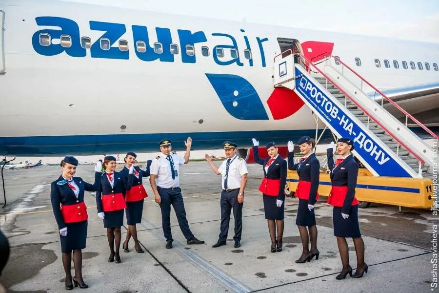 Azur air русский. Azur Air/Азур. Azur Air авиакомпания. Экипаж авиакомпании Azur Air. Азур Эйр авиакомпания пилоты.