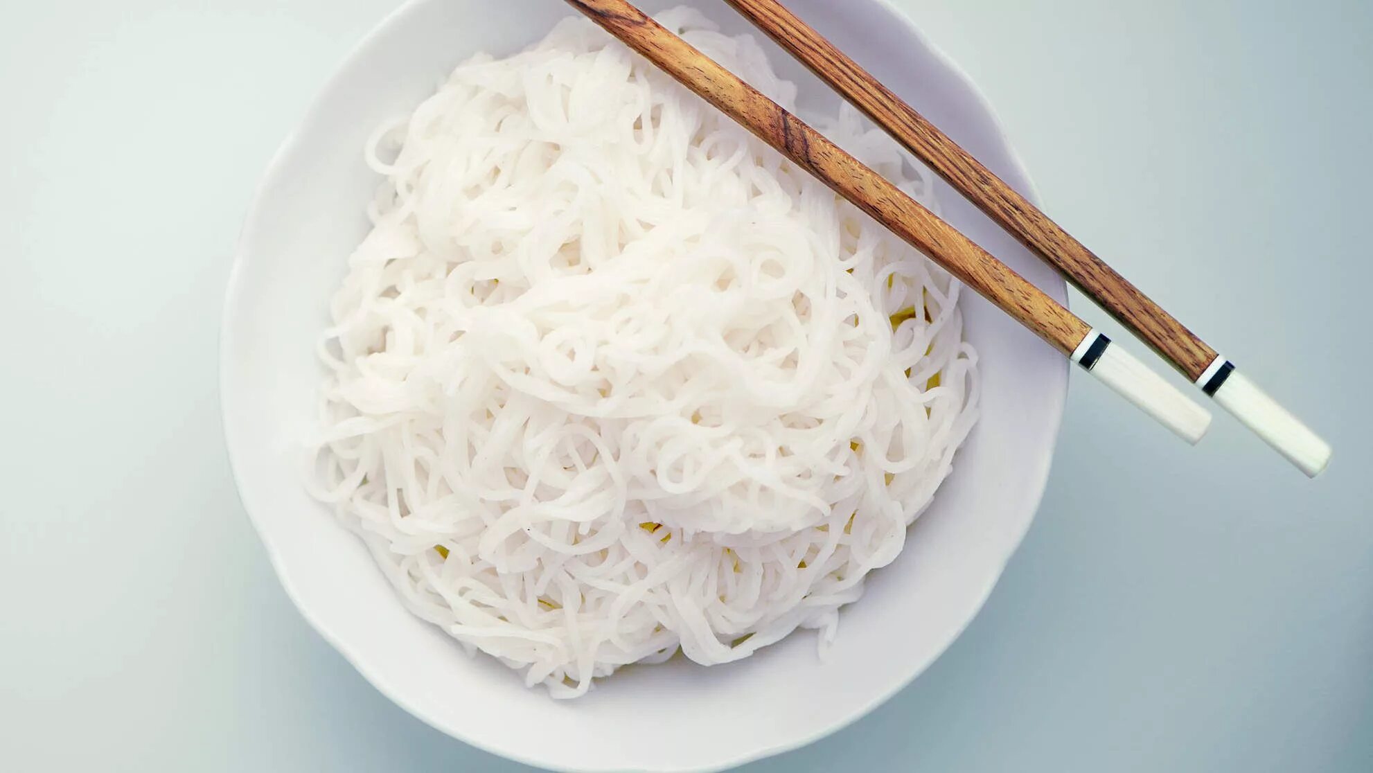 Как готовить китайскую лапшу. Рисовая "Rice Vermicelli". Китайская рисовая лапша. Koreni рисовая лапша. Рисовая лапша gaudo.