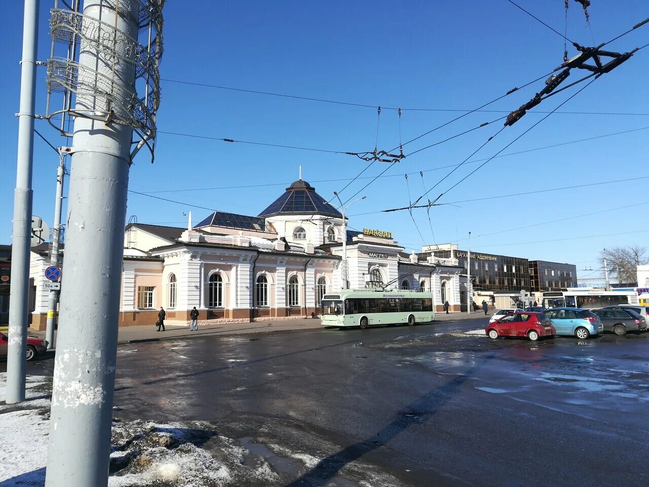 Жд могилев телефон. Привокзальная площадь 1 Могилев. Могилёв вокзал. Могилев вокзал 80-е. ЖД станция Могилев Подольский.