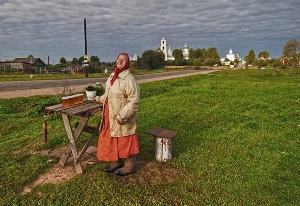 лето в деревне. заброшенная местность. двор в деревне. домик в деревне лето. деревня фото 4к.