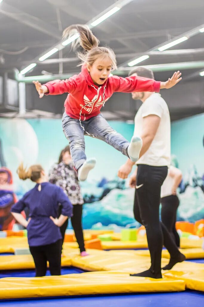 алтын батуты тольятти. батутный центр в казани парк хаус. полетайка тольятти мадагаскар. батуты в парк хаусе тольятти. батутный центр егорьевск импульс.