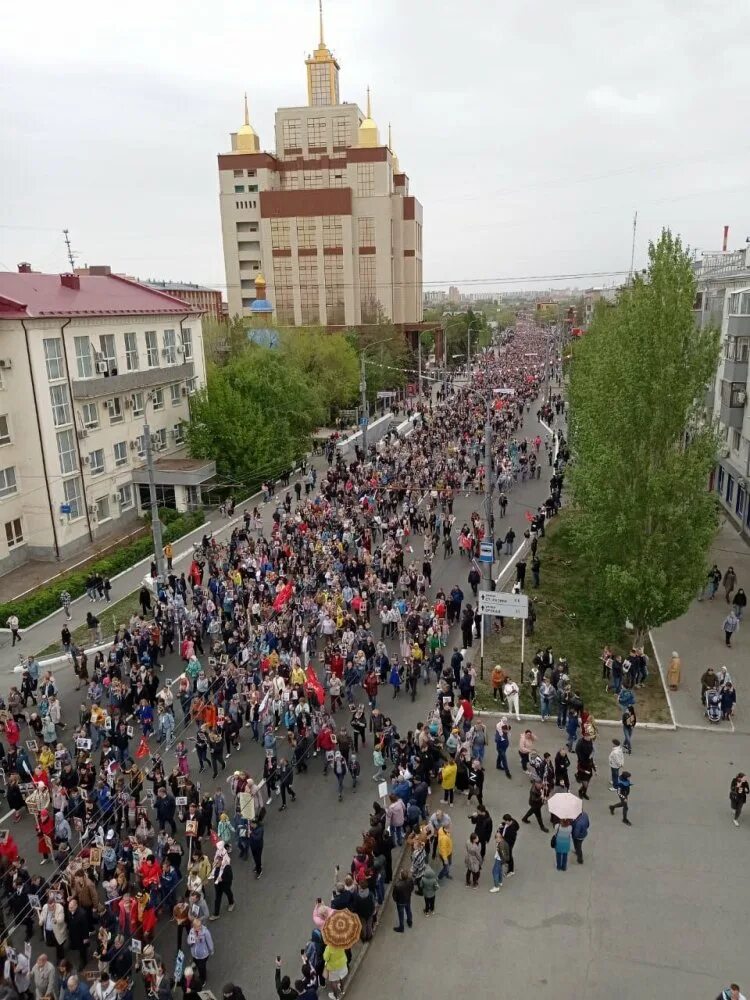 Оренбург сейчас фото. Бессмертный полк Ташкент 2021. Бессмертный полк Оренбург 2022 маршрут. Площадь Оренбурга. Главная площадь Оренбурга.