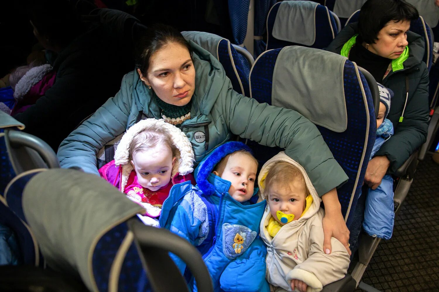 Беженцы из Украины. Дети переселенцев. Беженцы из Украины в Россию 2022.