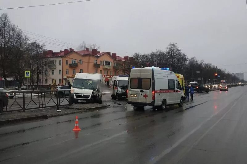 Скорая брянск телефон. Авария со скорой помощью в Брянске.