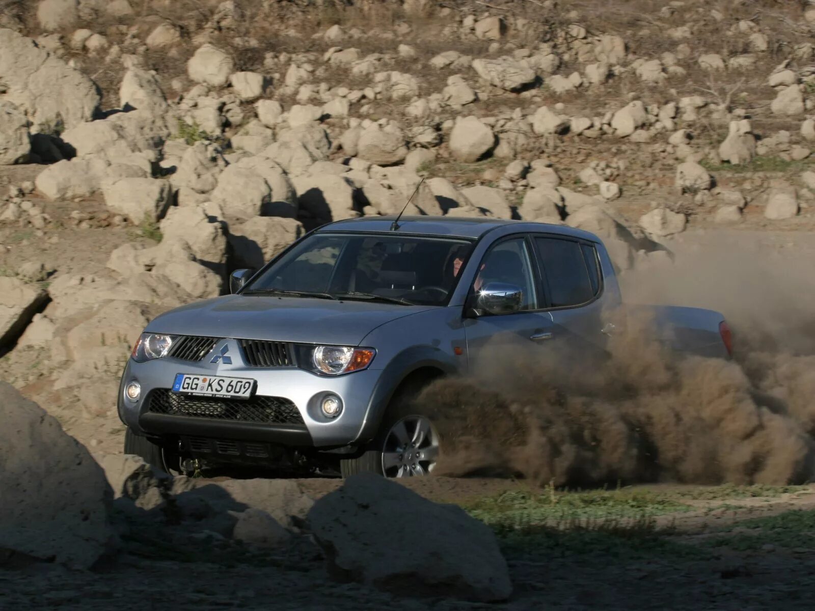 Полный привод л200. Mitsubishi l200. Mitsubishi l200 внедорожник. Внедорожник Митсубиси л200. Mitsubishi l200 4 поколение.