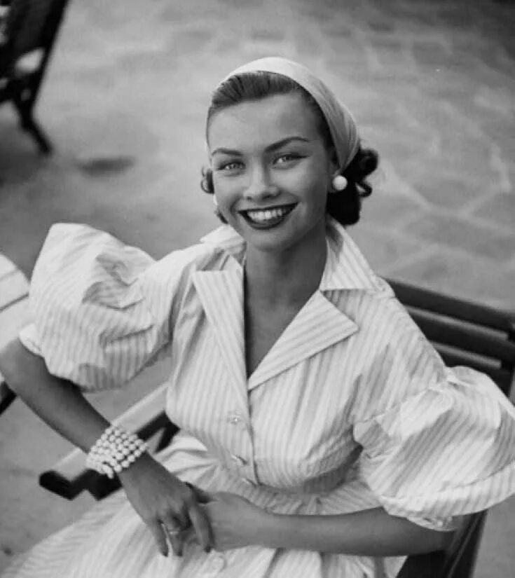 Девушка 1950 годов. Платья 50-х годов. Америка 50е мода женщины. Девушка 1950 годов. Девушка 1950 годов.